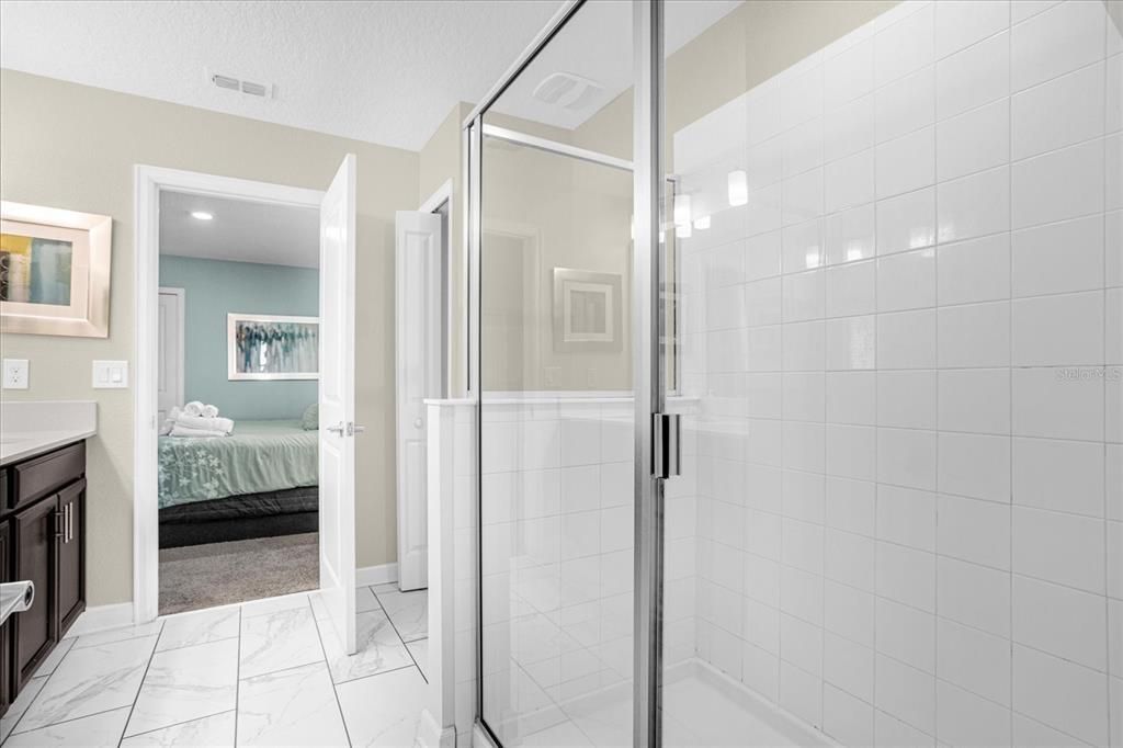 合同活跃: $924,900 (8 贝兹, 5 浴室, 4289 平方英尺)