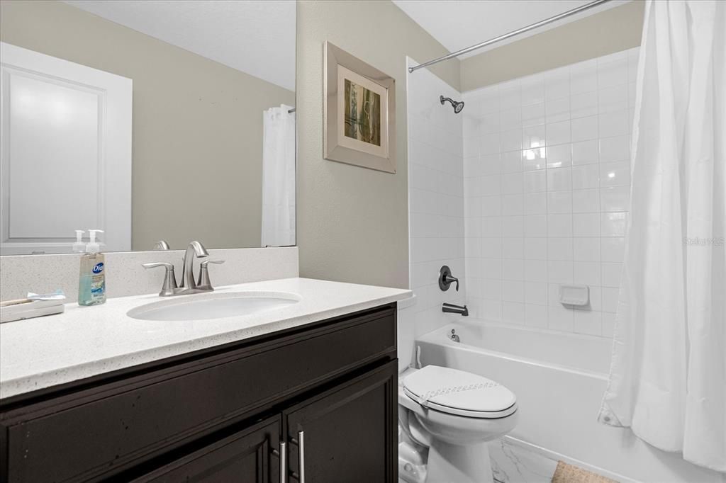 合同活跃: $924,900 (8 贝兹, 5 浴室, 4289 平方英尺)