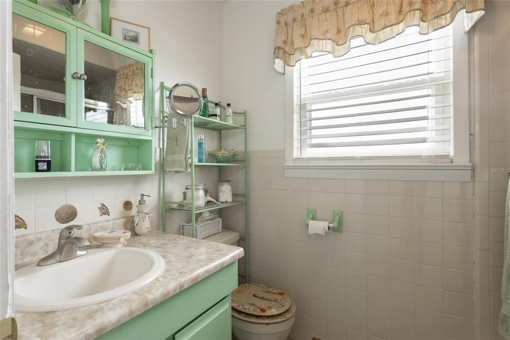 For Rent: $3,500 (2 beds, 1 baths, 1056 Square Feet)