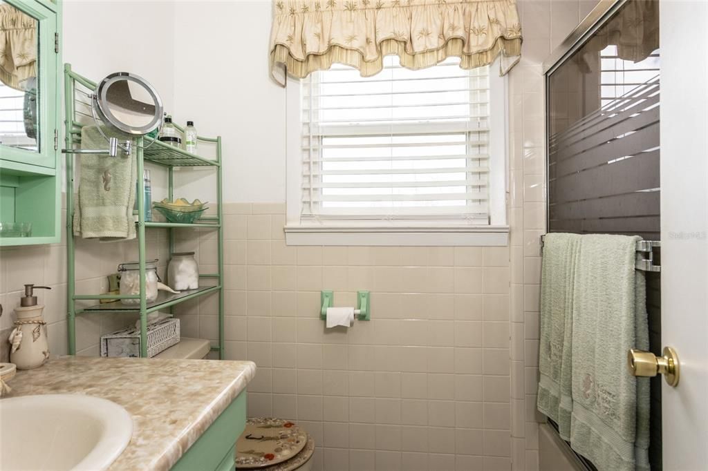 For Rent: $3,500 (2 beds, 1 baths, 1056 Square Feet)