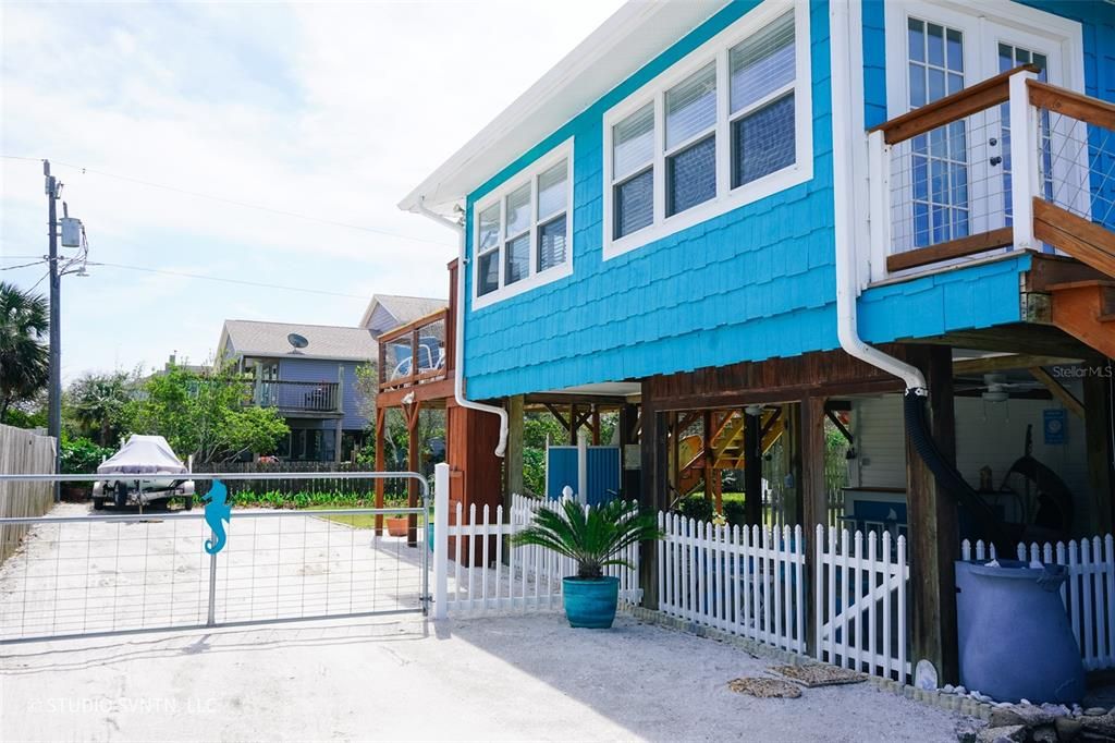 For Rent: $3,500 (2 beds, 1 baths, 1056 Square Feet)