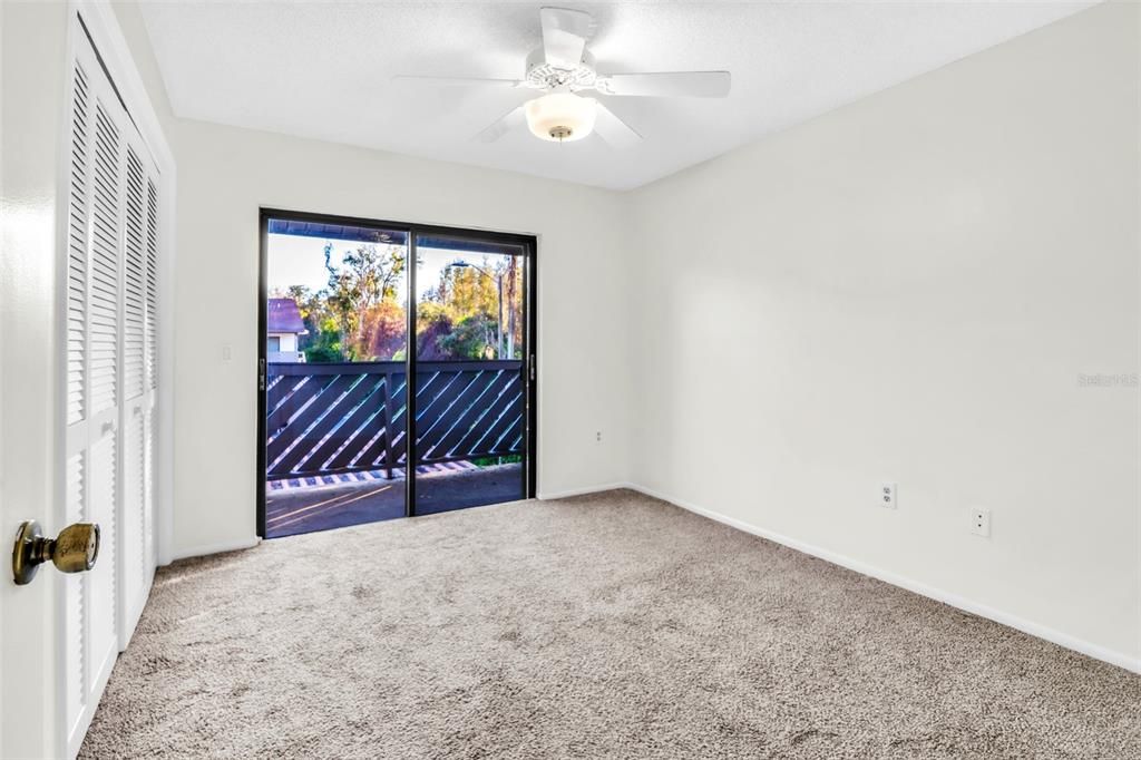 На продажу: $174,999 (2 спален, 2 ванн, 1060 Квадратных фут)