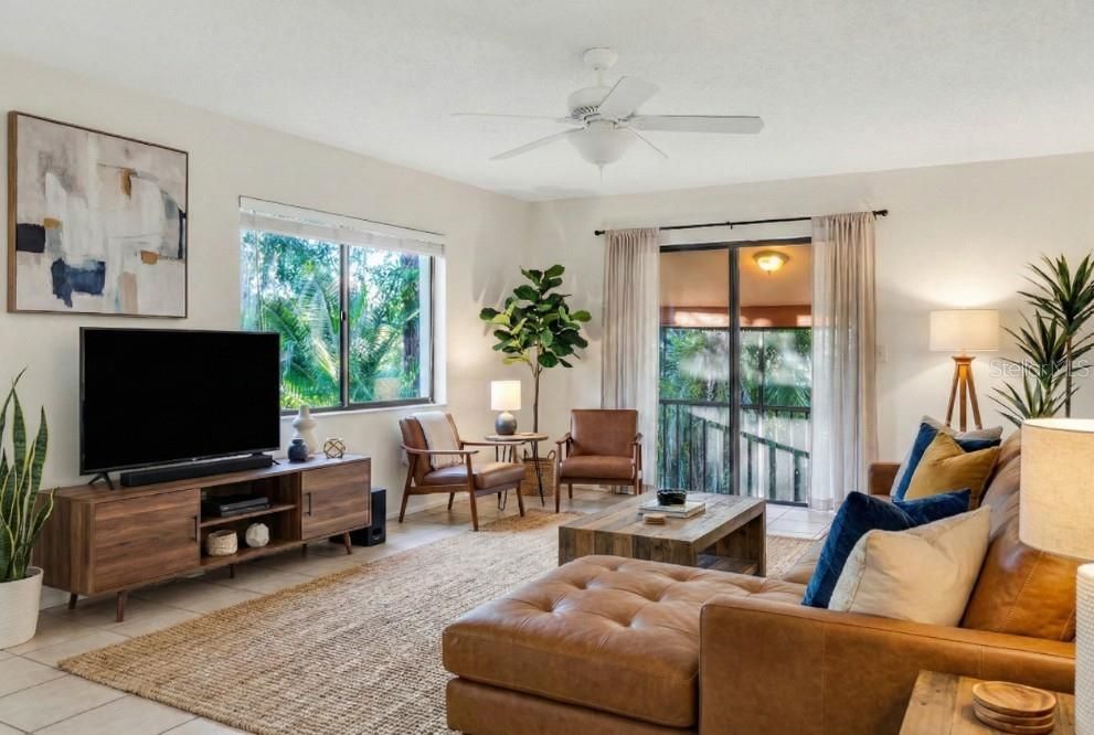 На продажу: $174,999 (2 спален, 2 ванн, 1060 Квадратных фут)