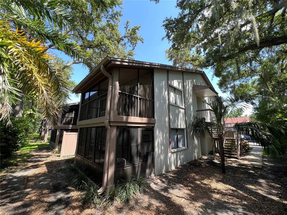 На продажу: $174,999 (2 спален, 2 ванн, 1060 Квадратных фут)