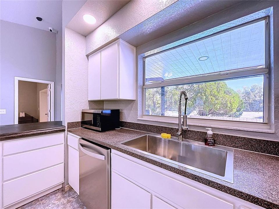 Active With Contract: $339,999 (4 beds, 2 baths, 1662 Square Feet)