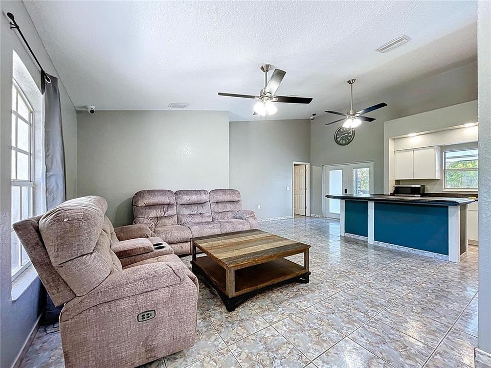 Active With Contract: $339,999 (4 beds, 2 baths, 1662 Square Feet)