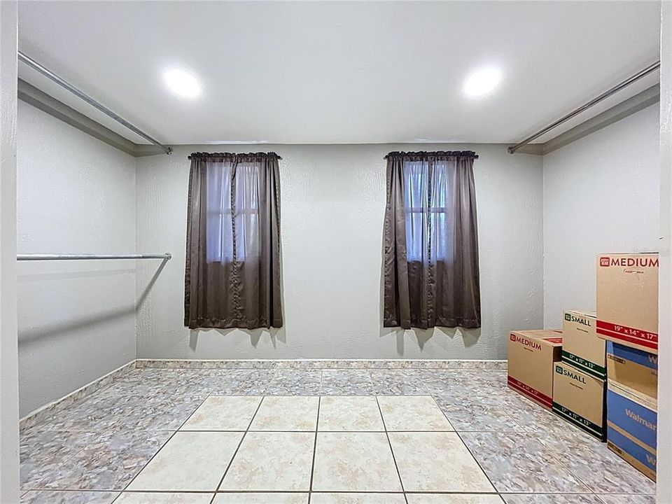 Active With Contract: $339,999 (4 beds, 2 baths, 1662 Square Feet)