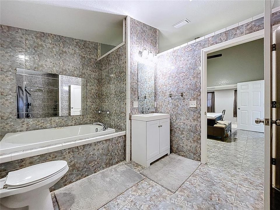 Active With Contract: $339,999 (4 beds, 2 baths, 1662 Square Feet)