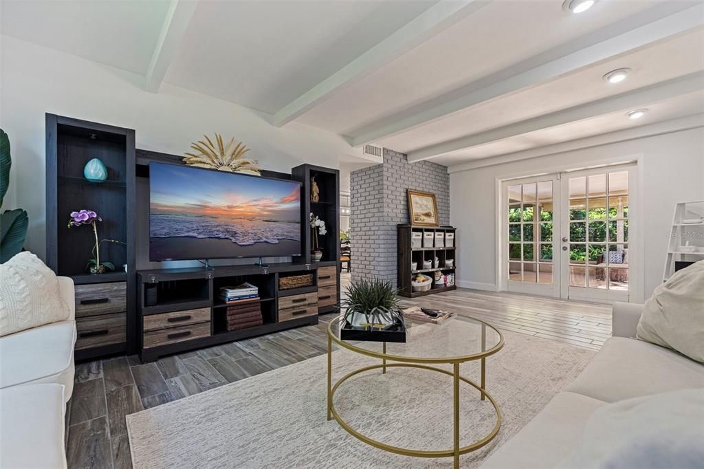 Activo con contrato: $610,000 (4 camas, 3 baños, 2384 Pies cuadrados)