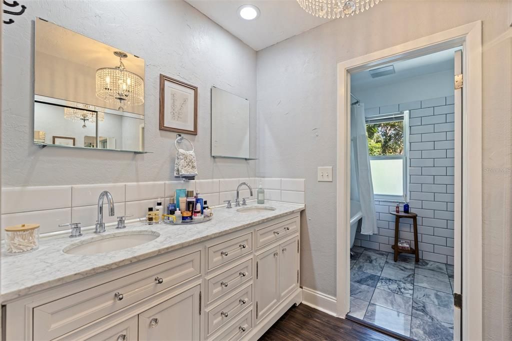 Activo con contrato: $610,000 (4 camas, 3 baños, 2384 Pies cuadrados)