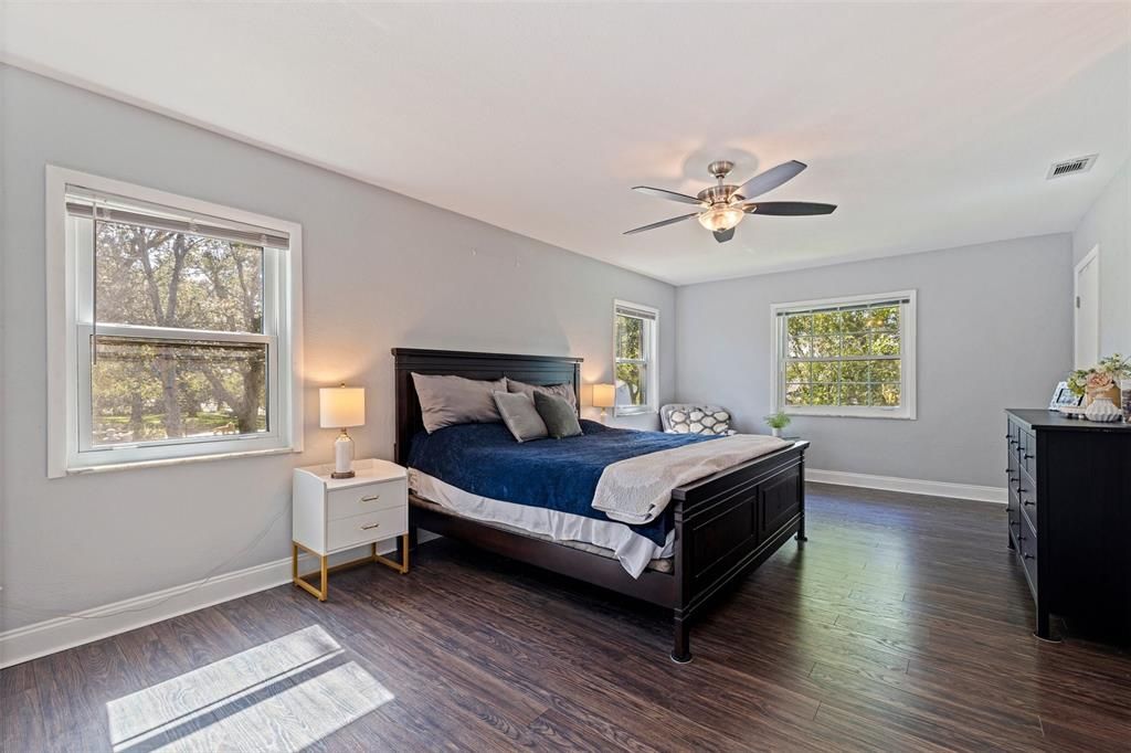 Activo con contrato: $610,000 (4 camas, 3 baños, 2384 Pies cuadrados)