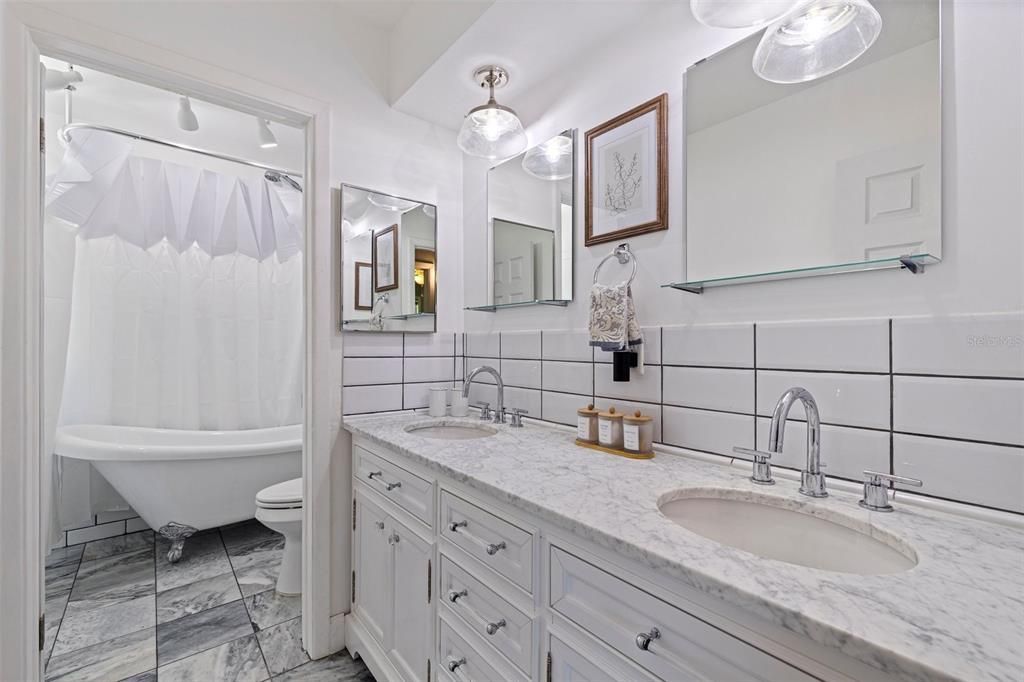 Activo con contrato: $610,000 (4 camas, 3 baños, 2384 Pies cuadrados)