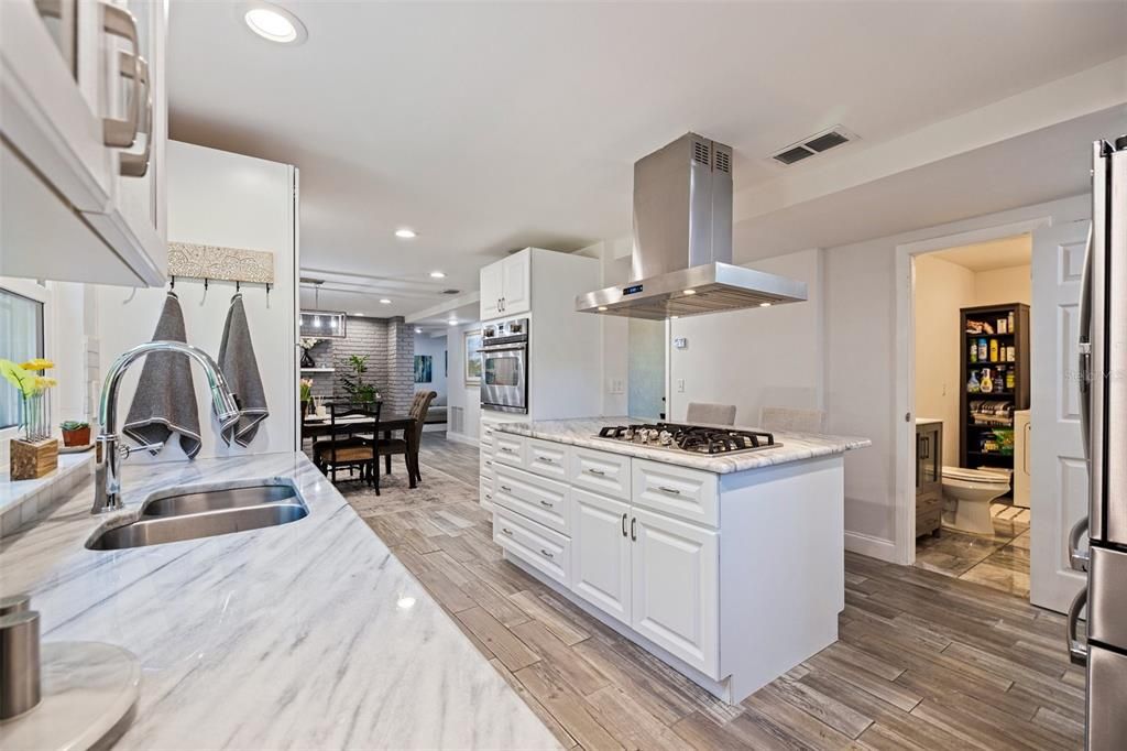 Activo con contrato: $610,000 (4 camas, 3 baños, 2384 Pies cuadrados)