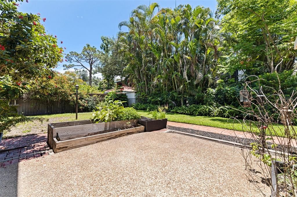 Activo con contrato: $610,000 (4 camas, 3 baños, 2384 Pies cuadrados)