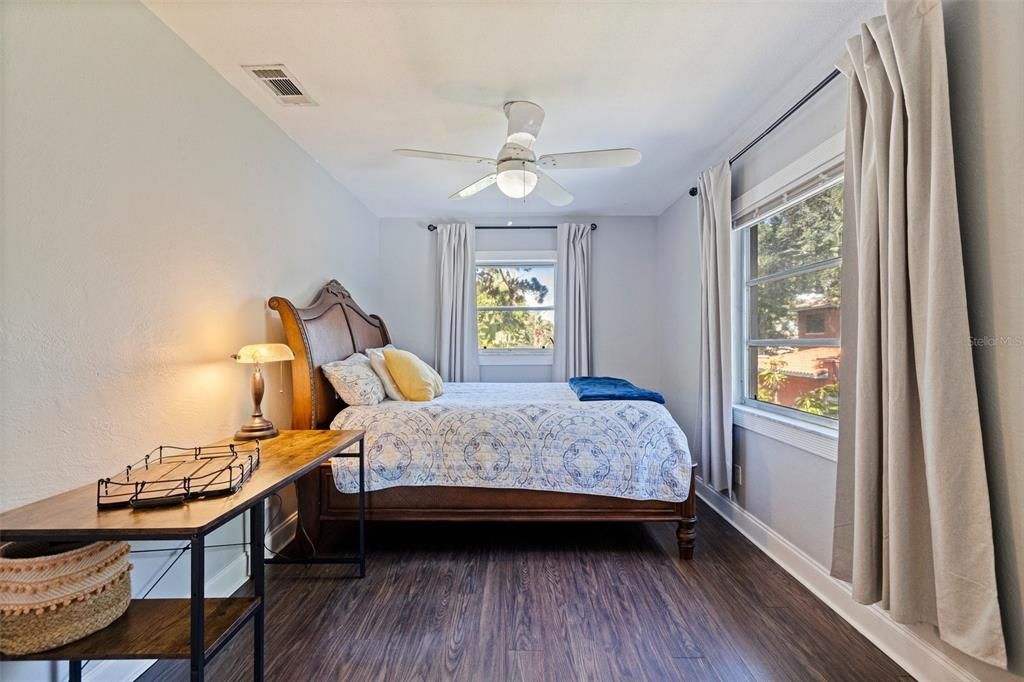 Activo con contrato: $610,000 (4 camas, 3 baños, 2384 Pies cuadrados)