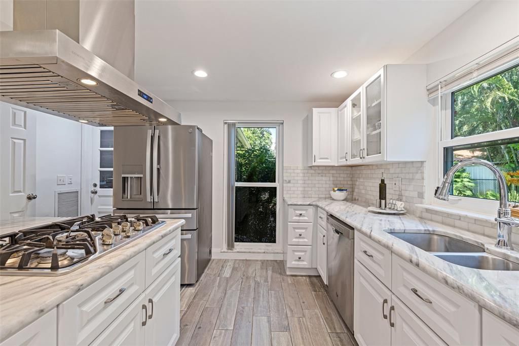 Activo con contrato: $610,000 (4 camas, 3 baños, 2384 Pies cuadrados)