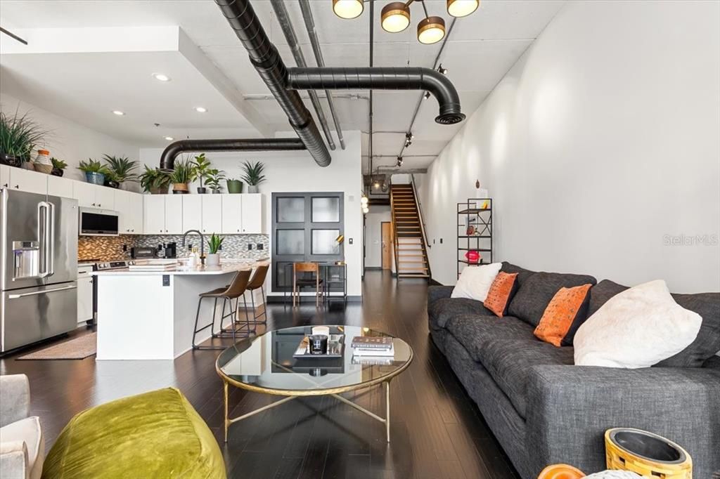 For Sale: $795,000 (2 beds, 2 baths, 1354 Square Feet)