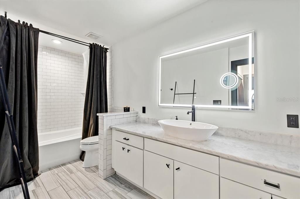 For Sale: $795,000 (2 beds, 2 baths, 1354 Square Feet)