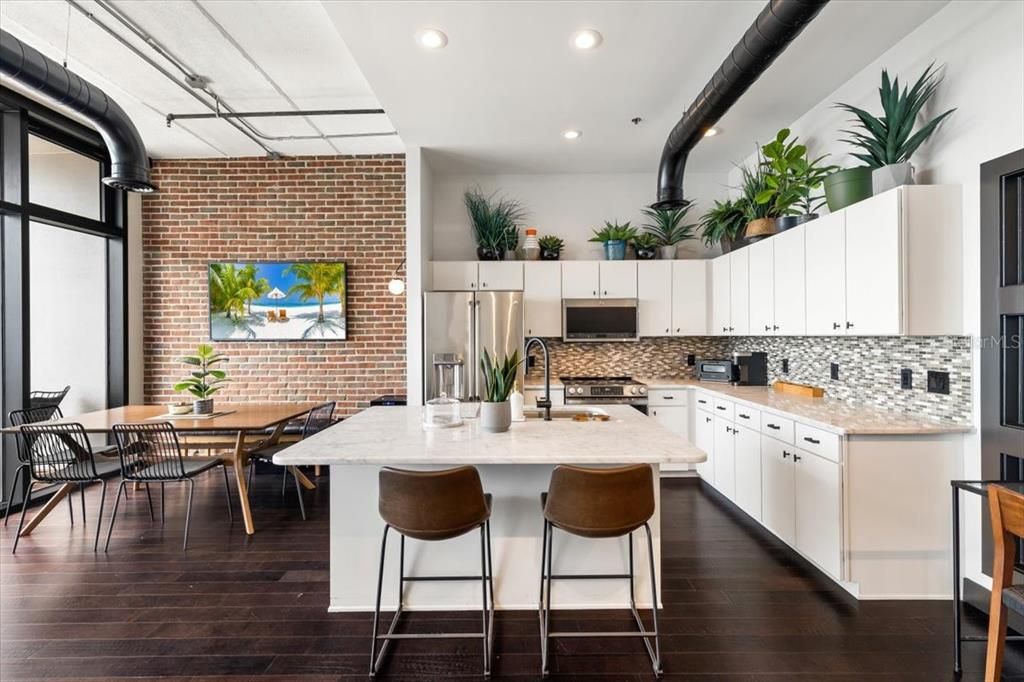 For Sale: $795,000 (2 beds, 2 baths, 1354 Square Feet)