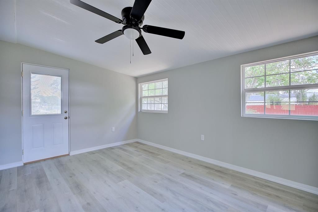 待售: $305,000 (3 贝兹, 2 浴室, 1384 平方英尺)