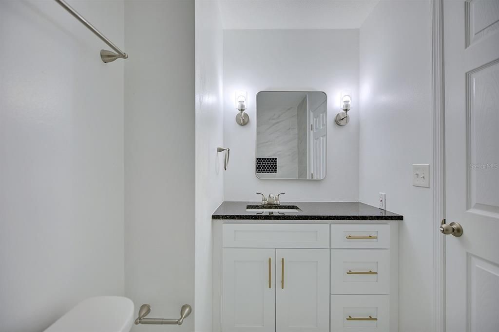 待售: $305,000 (3 贝兹, 2 浴室, 1384 平方英尺)