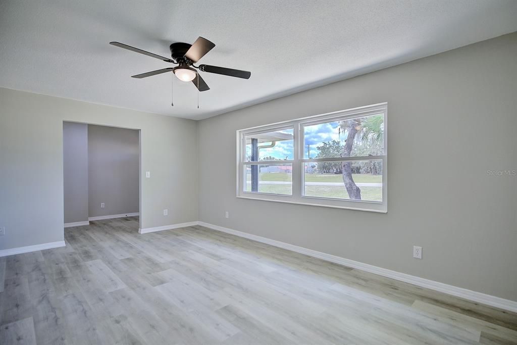 待售: $305,000 (3 贝兹, 2 浴室, 1384 平方英尺)