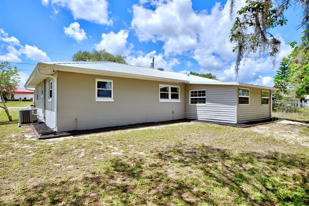 待售: $305,000 (3 贝兹, 2 浴室, 1384 平方英尺)