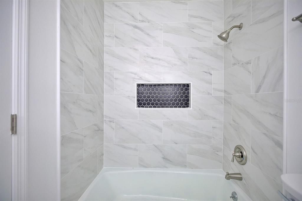 待售: $305,000 (3 贝兹, 2 浴室, 1384 平方英尺)