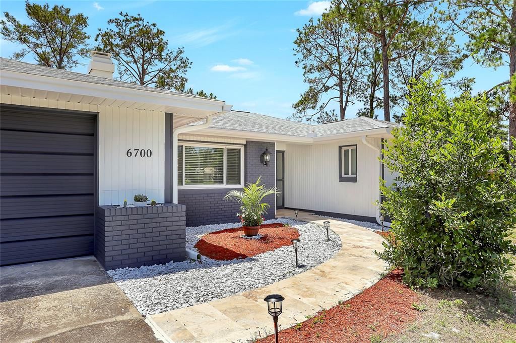 Active With Contract: $598,000 (4 beds, 2 baths, 1914 Square Feet)