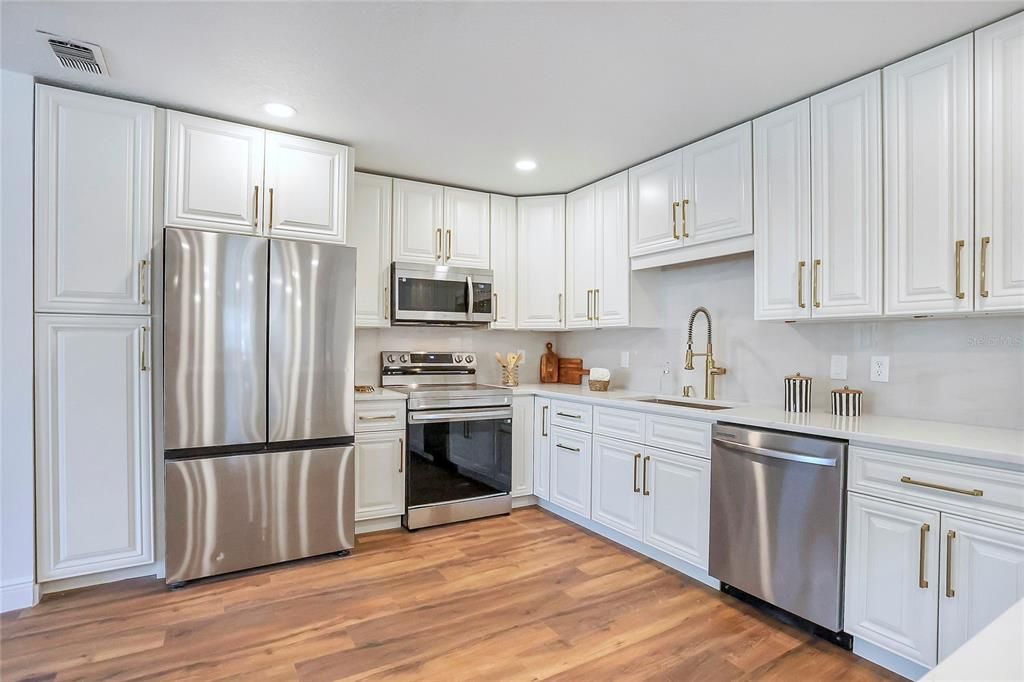 Active With Contract: $598,000 (4 beds, 2 baths, 1914 Square Feet)