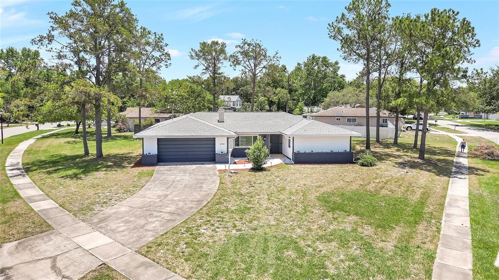 Active With Contract: $598,000 (4 beds, 2 baths, 1914 Square Feet)