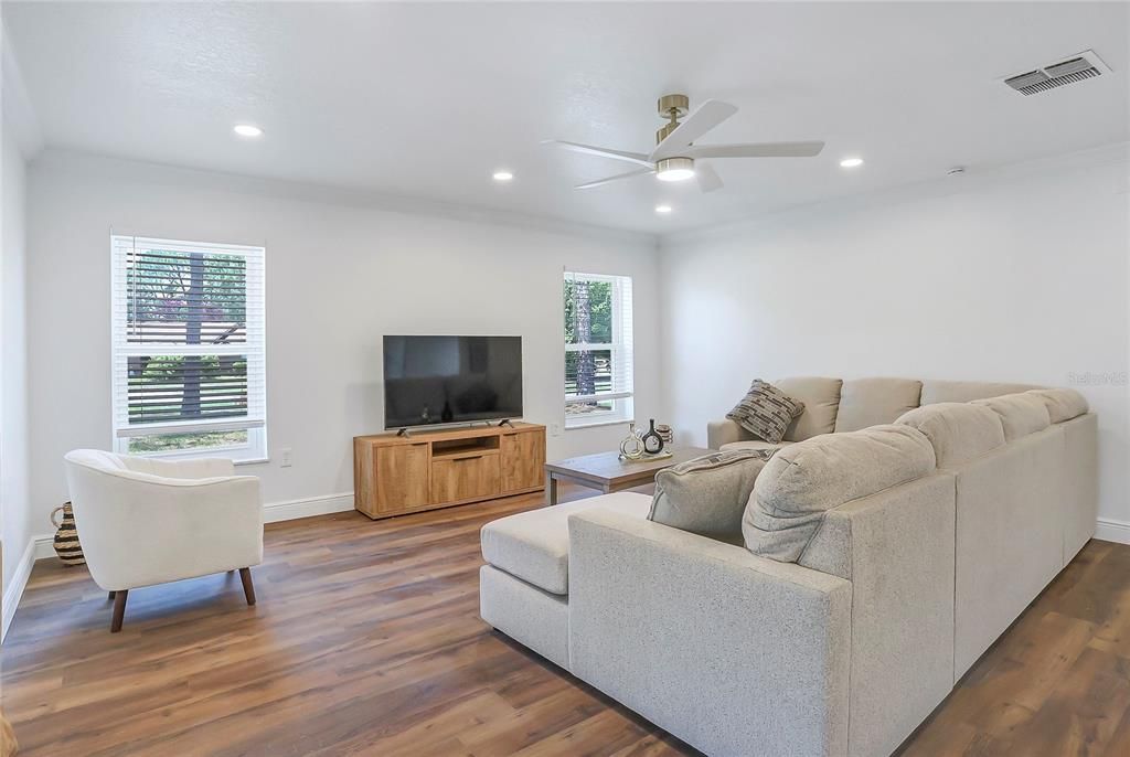 Active With Contract: $598,000 (4 beds, 2 baths, 1914 Square Feet)