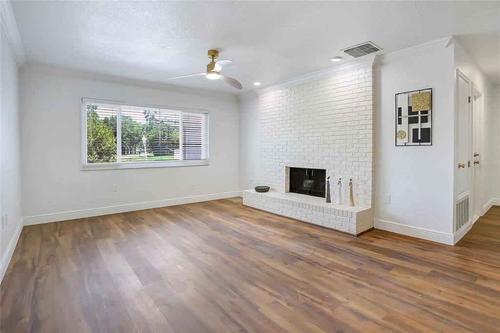 Active With Contract: $598,000 (4 beds, 2 baths, 1914 Square Feet)