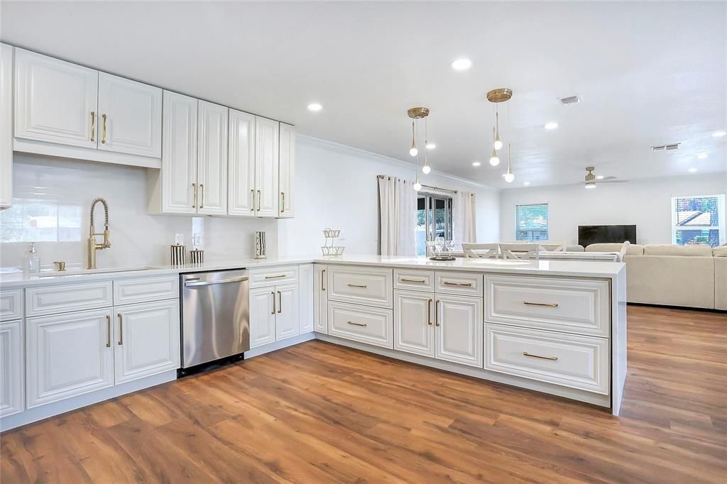 Active With Contract: $598,000 (4 beds, 2 baths, 1914 Square Feet)