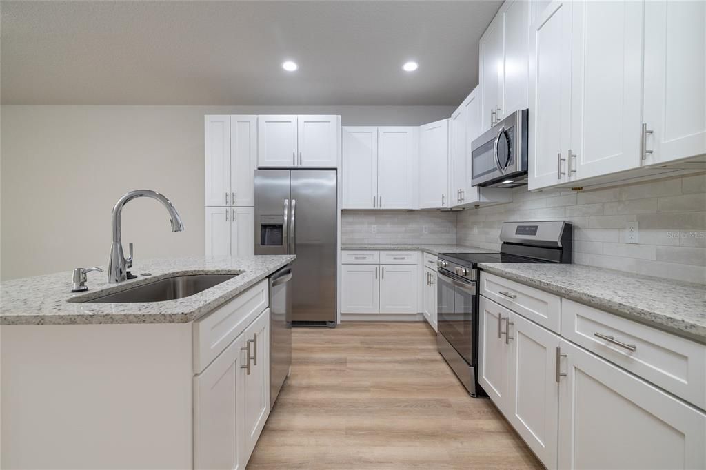 На продажу: $545,000 (6 спален, 0 ванн, 2376 Квадратных фут)