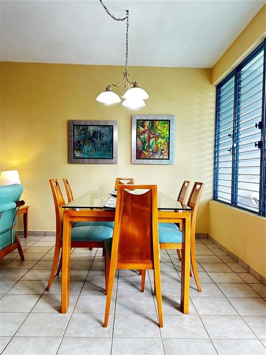 На продажу: $320,000 (3 спален, 2 ванн, 1673 Квадратных фут)