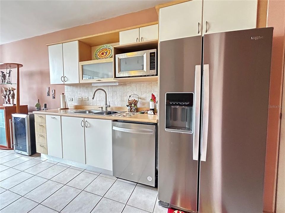 На продажу: $320,000 (3 спален, 2 ванн, 1673 Квадратных фут)