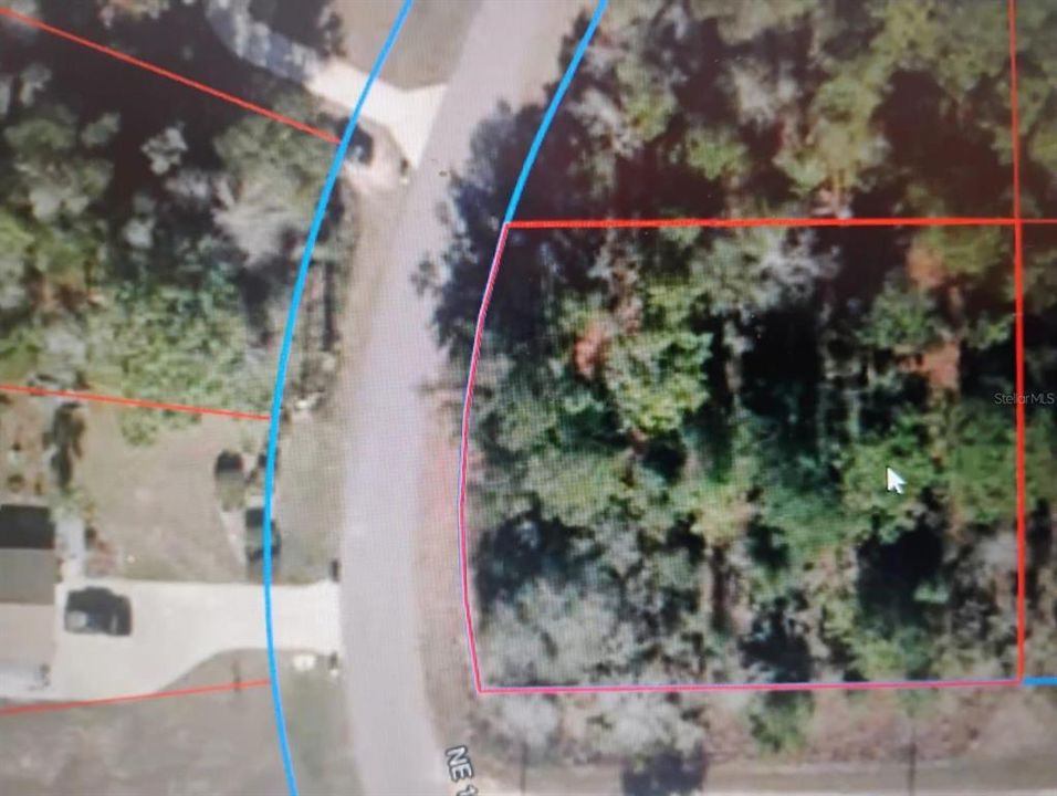 На продажу: $39,500 (0.42 acres)