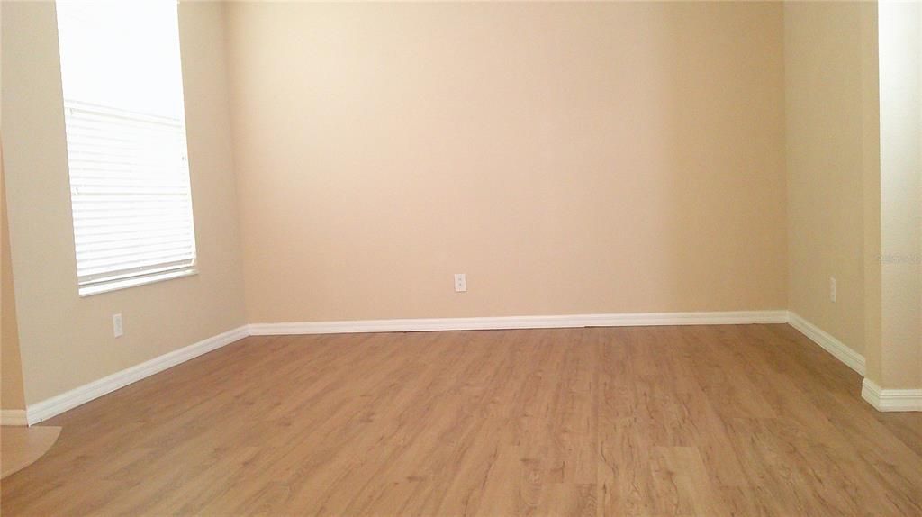 Activo con contrato: $1,650 (3 camas, 2 baños, 1508 Pies cuadrados)