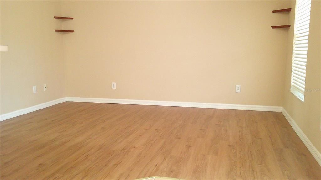 Activo con contrato: $1,650 (3 camas, 2 baños, 1508 Pies cuadrados)