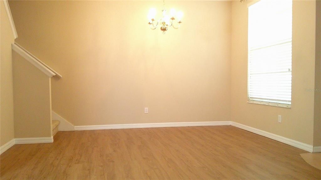 Activo con contrato: $1,650 (3 camas, 2 baños, 1508 Pies cuadrados)