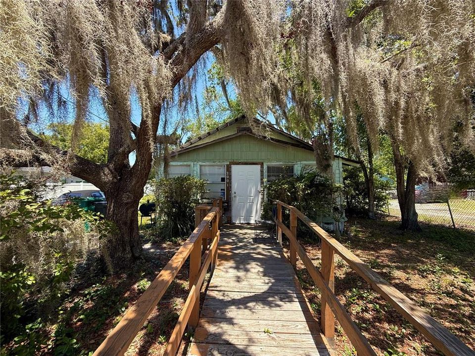 最近售出: $69,000 (2 贝兹, 1 浴室, 807 平方英尺)