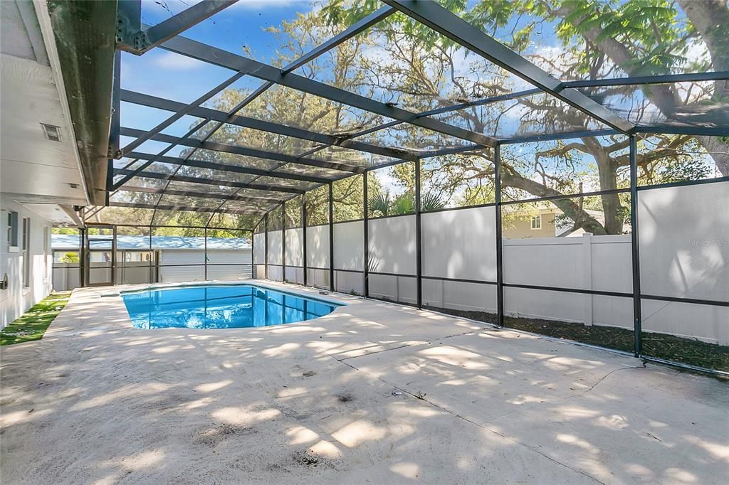 合同活跃: $365,000 (4 贝兹, 2 浴室, 1857 平方英尺)