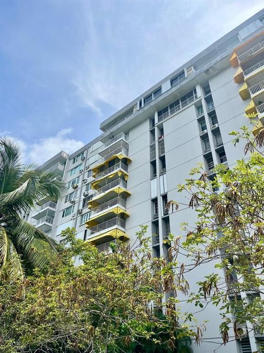 Под контрактом: $350,000 (4 спален, 2 ванн, 2200 Квадратных фут)