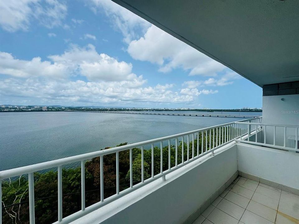 Под контрактом: $350,000 (4 спален, 2 ванн, 2200 Квадратных фут)