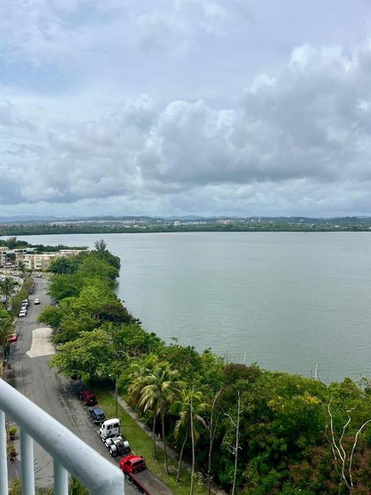 Под контрактом: $350,000 (4 спален, 2 ванн, 2200 Квадратных фут)