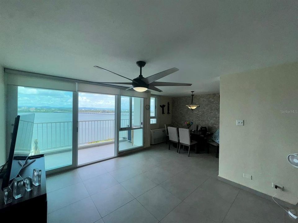 Под контрактом: $350,000 (4 спален, 2 ванн, 2200 Квадратных фут)