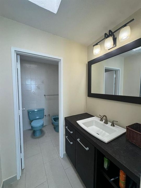 Под контрактом: $350,000 (4 спален, 2 ванн, 2200 Квадратных фут)