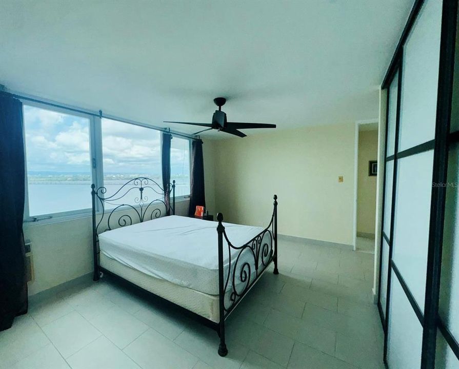 Под контрактом: $350,000 (4 спален, 2 ванн, 2200 Квадратных фут)