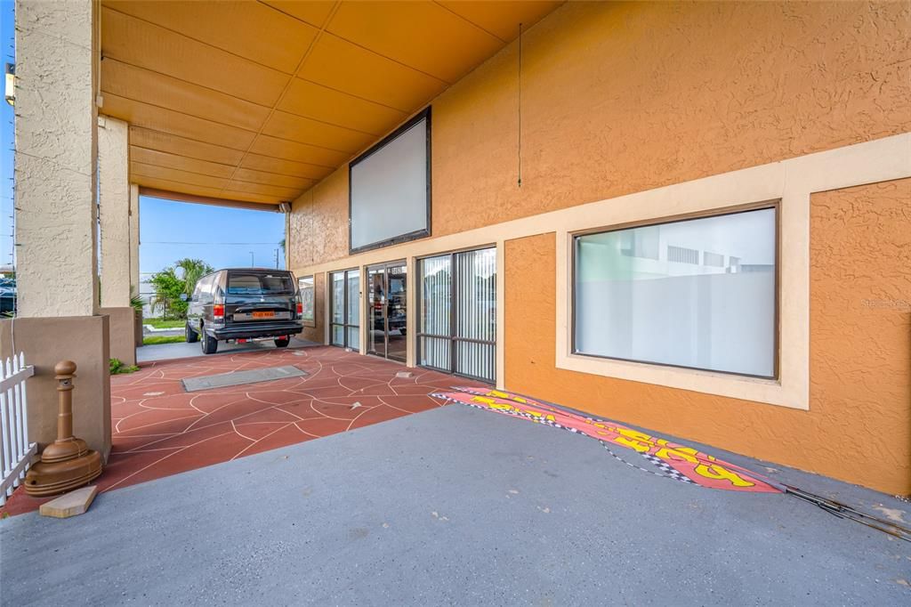 合同活跃: $799,900 (0 贝兹, 0 浴室, 4750 平方英尺)